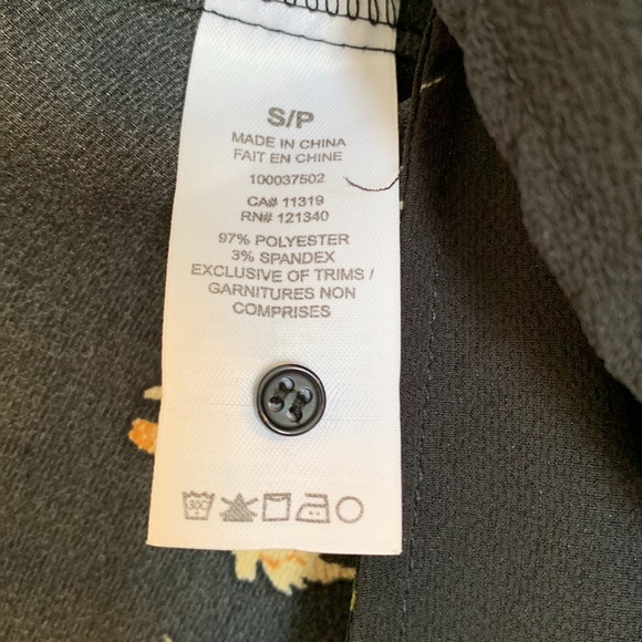 Dynamite Floral Blouse - Picture 4 of 4